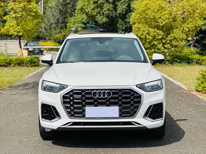 Фото 2 - Audi Q5L