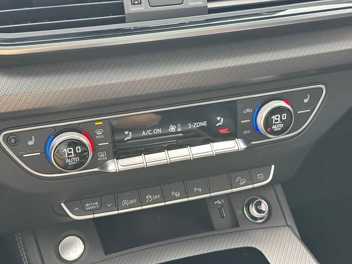 Фото 7 - Audi Q5L