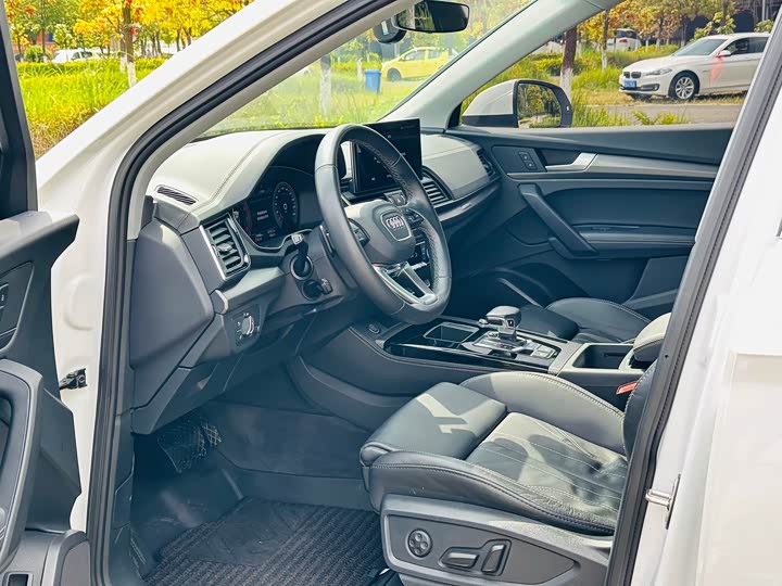 Фото 8 - Audi Q5L