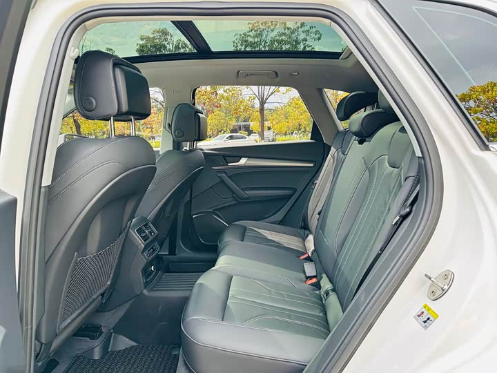 Фото 9 - Audi Q5L