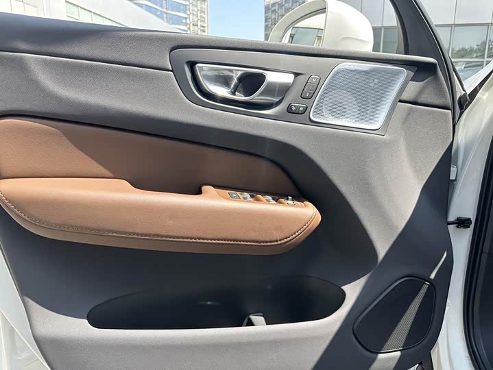 Фото 11 - Volvo XC60 Hybrid