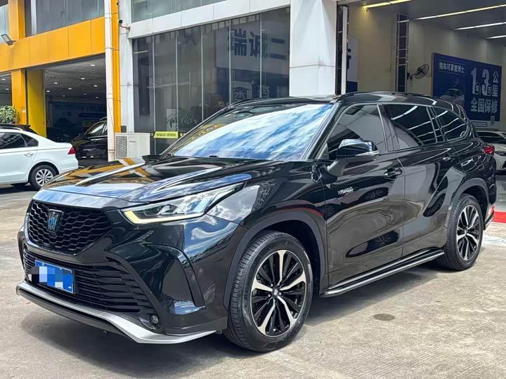 Фото 3 - Toyota Crown Kluger