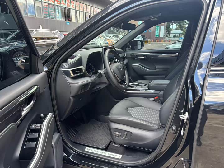 Фото 4 - Toyota Crown Kluger