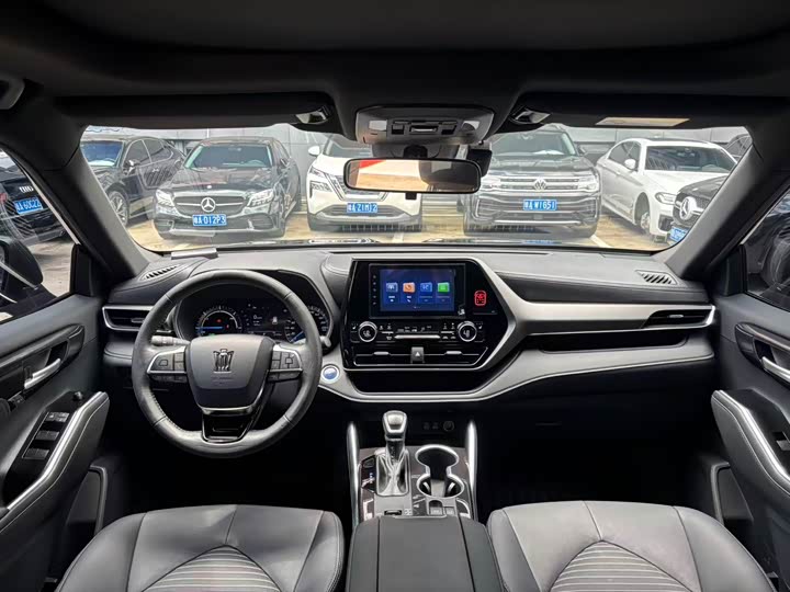 Фото 6 - Toyota Crown Kluger