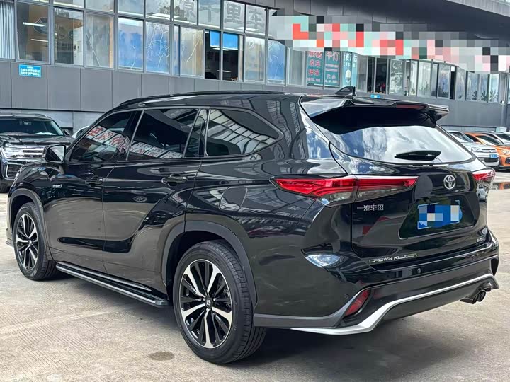 Фото 7 - Toyota Crown Kluger