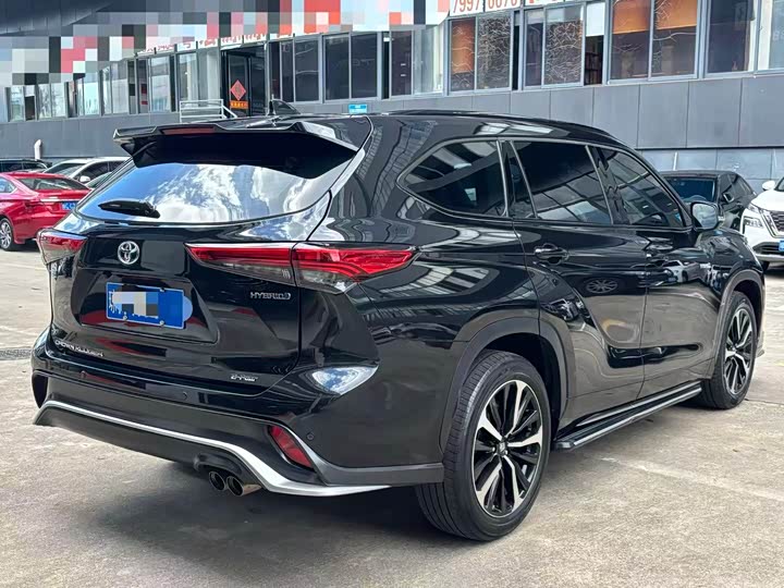 Фото 9 - Toyota Crown Kluger