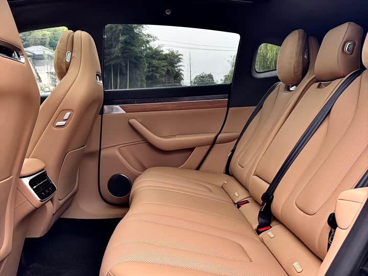 Фото 12 - Luxeed R7