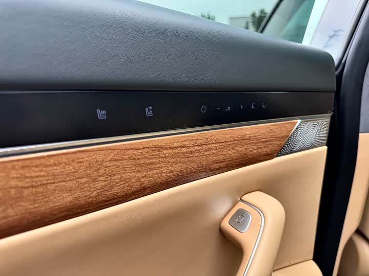 Фото 18 - Luxeed R7