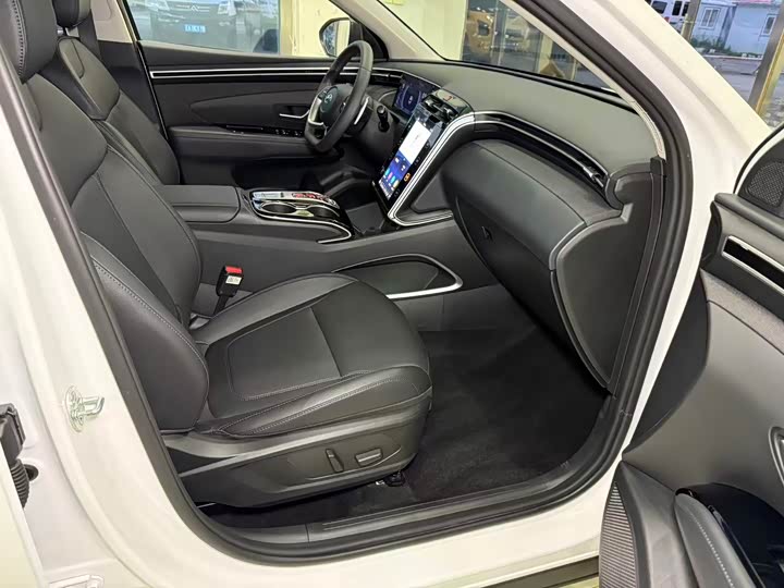 Фото 11 - Hyundai Tucson L