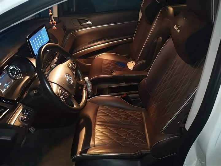 Фото 8 - Buick GL8 ES