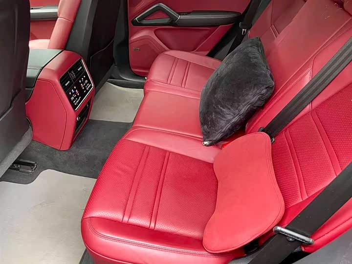 Фото 10 - Porsche Cayenne