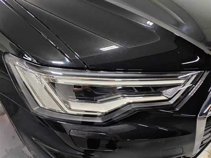 Фото 13 - Audi A6L