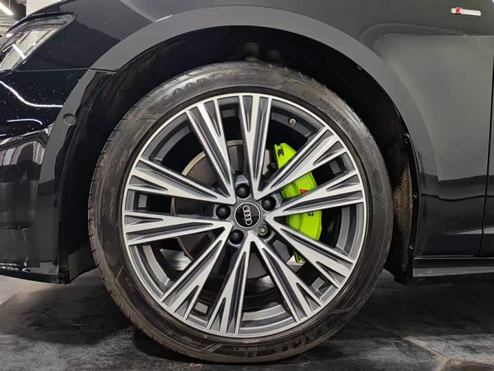 Фото 15 - Audi A6L