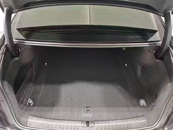 Фото 17 - Audi A6L