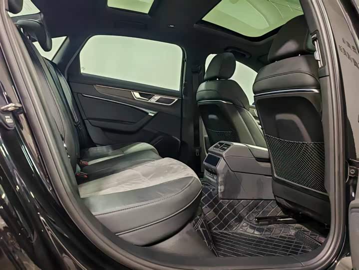 Фото 6 - Audi A6L