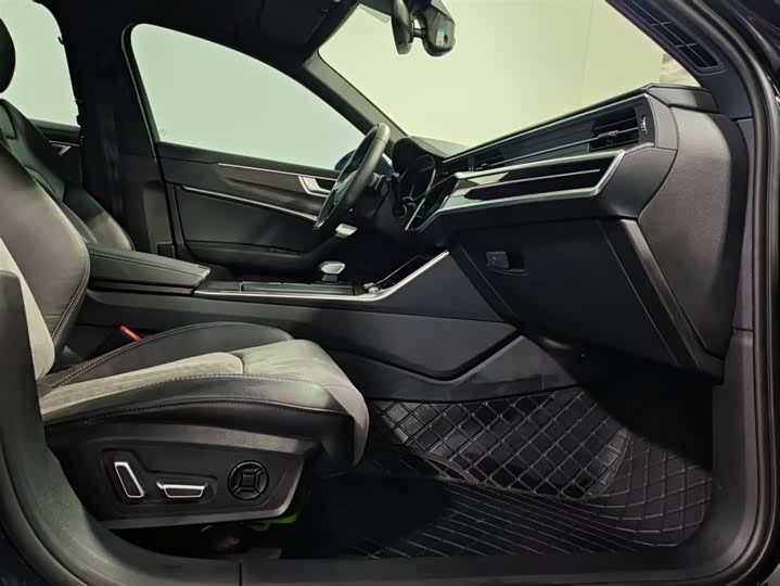 Фото 7 - Audi A6L