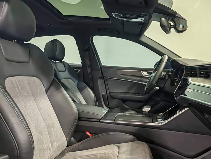 Фото 8 - Audi A6L