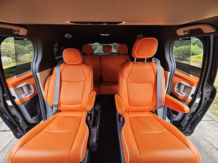 Фото 11 - Toyota Granvia