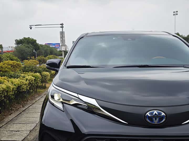 Фото 14 - Toyota Granvia