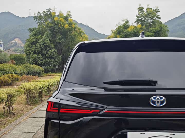 Фото 15 - Toyota Granvia