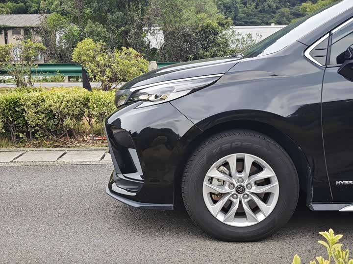 Фото 16 - Toyota Granvia