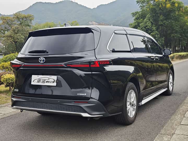 Фото 17 - Toyota Granvia