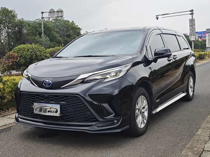 Фото 2 - Toyota Granvia