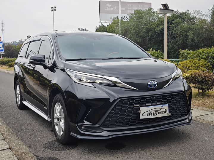 Фото 3 - Toyota Granvia