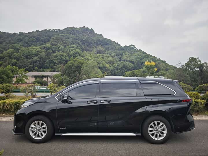 Фото 4 - Toyota Granvia