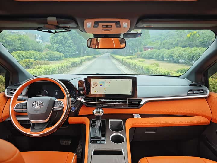 Фото 5 - Toyota Granvia