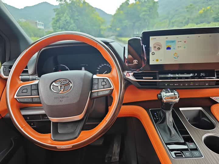 Фото 6 - Toyota Granvia