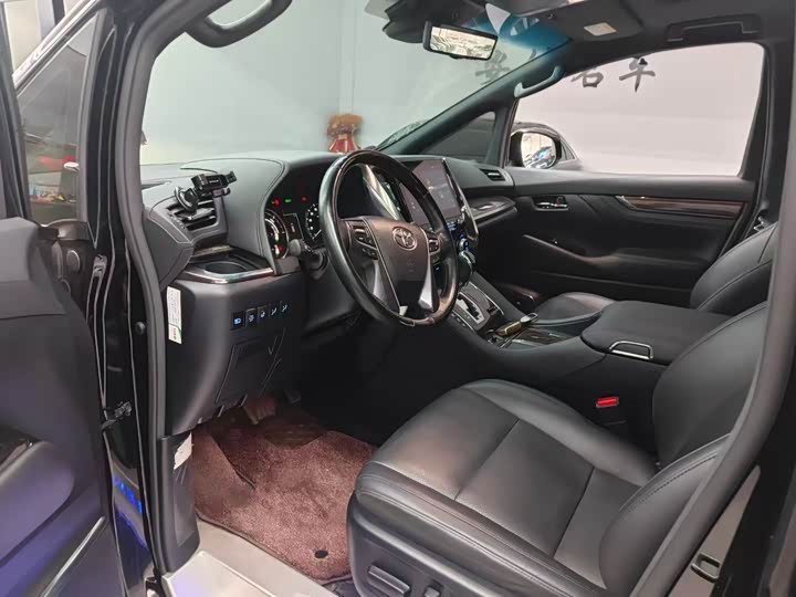 Фото 2 - Toyota Alphard