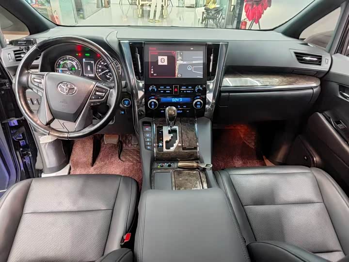 Фото 3 - Toyota Alphard