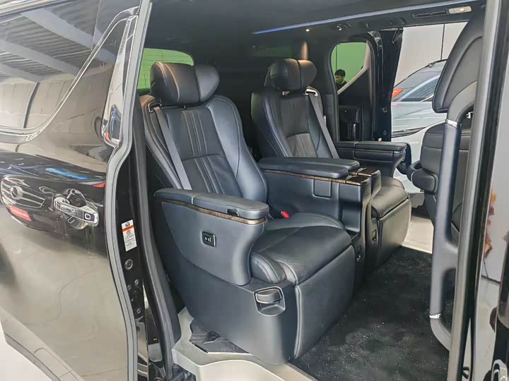 Фото 5 - Toyota Alphard