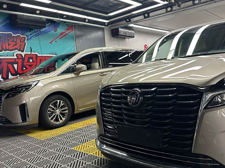 Фото 3 - Buick GL8 ES