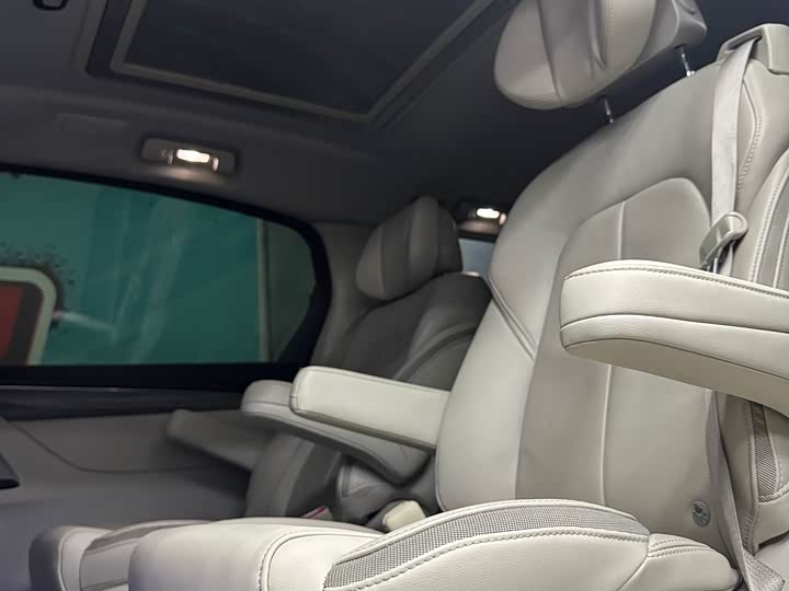 Фото 9 - Buick GL8 ES