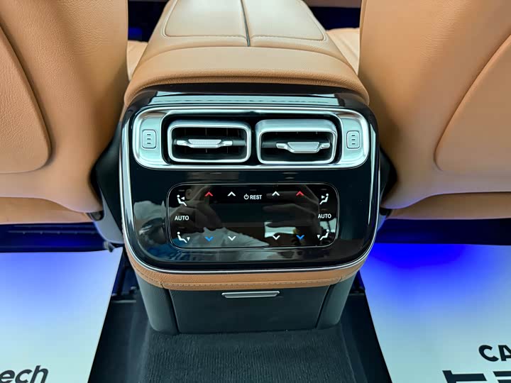 Фото 17 - Mercedes-Benz S-Class