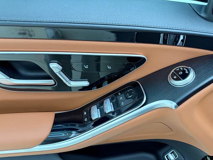 Фото 8 - Mercedes-Benz S-Class