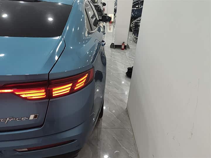 Фото 8 - Geely Preface