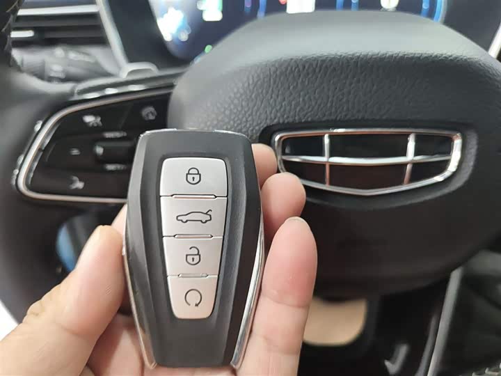 Фото 9 - Geely Preface