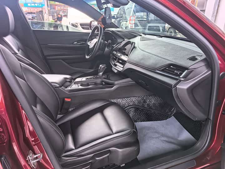 Фото 10 - Cadillac CT4