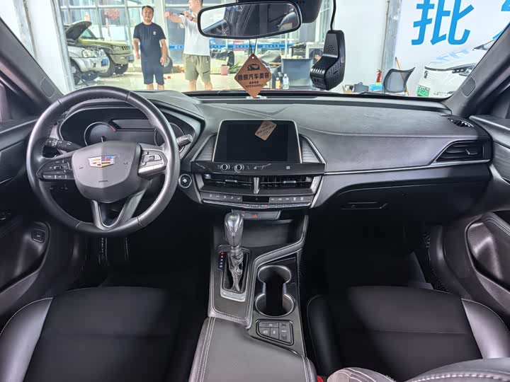 Фото 11 - Cadillac CT4