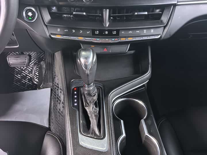 Фото 12 - Cadillac CT4