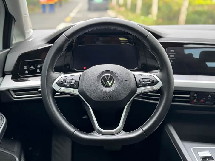 Фото 12 - Volkswagen Golf