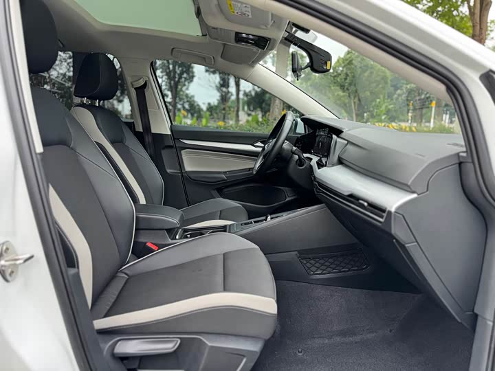 Фото 8 - Volkswagen Golf