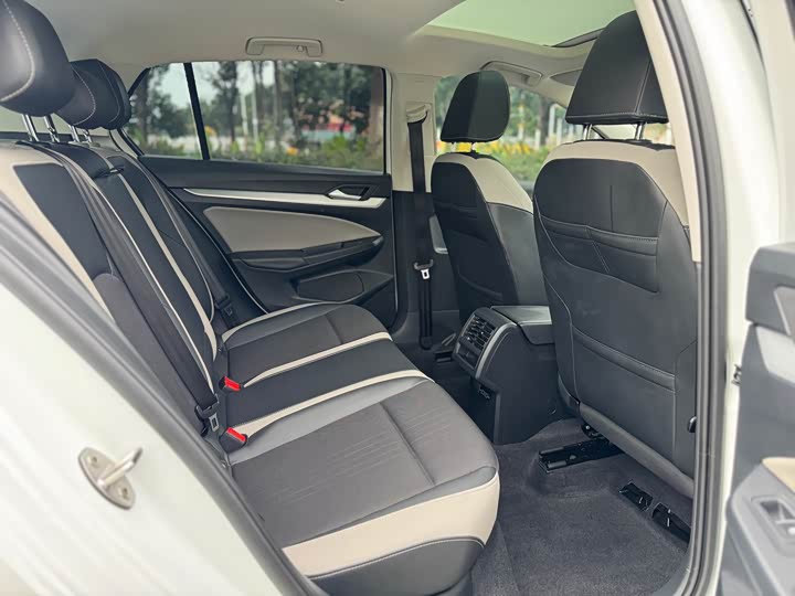 Фото 9 - Volkswagen Golf