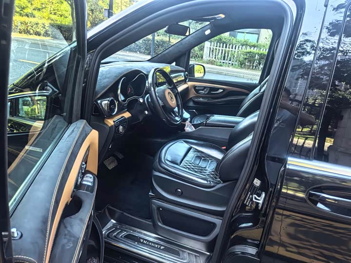 Фото 12 - Mercedes-Benz V-Class