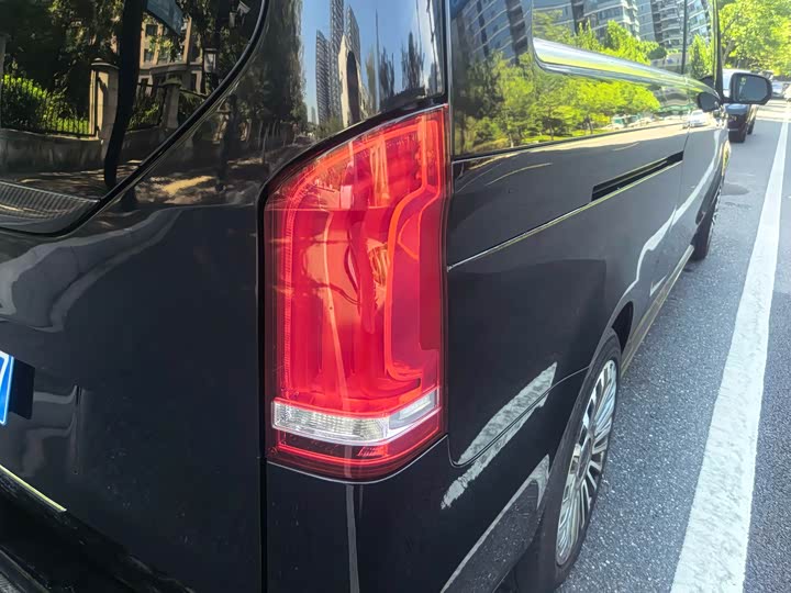 Фото 13 - Mercedes-Benz V-Class