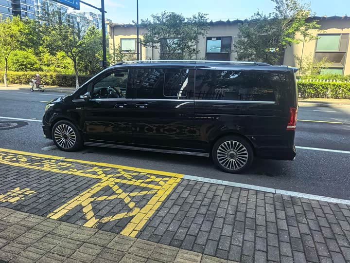 Фото 15 - Mercedes-Benz V-Class