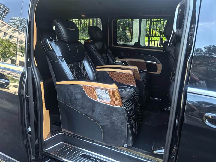 Фото 16 - Mercedes-Benz V-Class